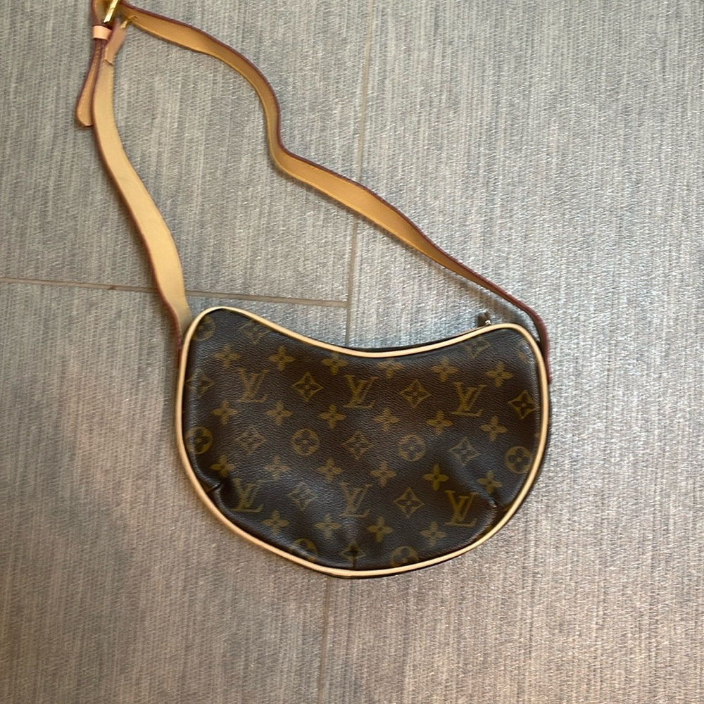 Great bag as realistic as they come have had for years w no visible damage